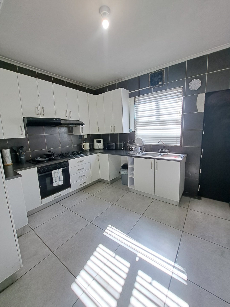 4 Bedroom Property for Sale in Lansdowne Western Cape